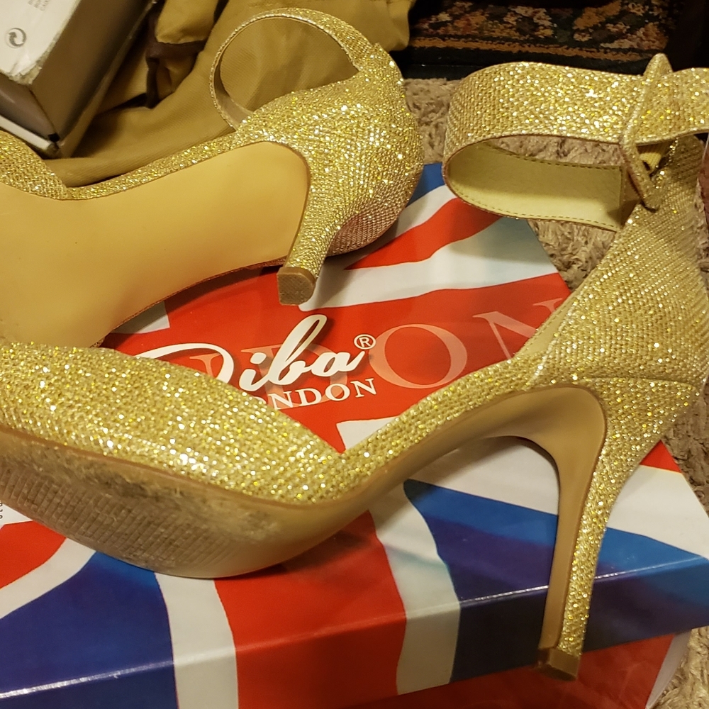 Cute Pumps - image 3